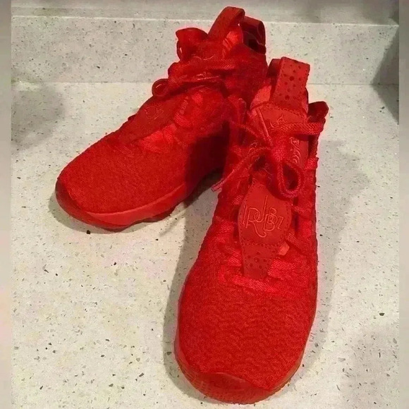 Lebron XVII (GS) - Picture 3 of 4